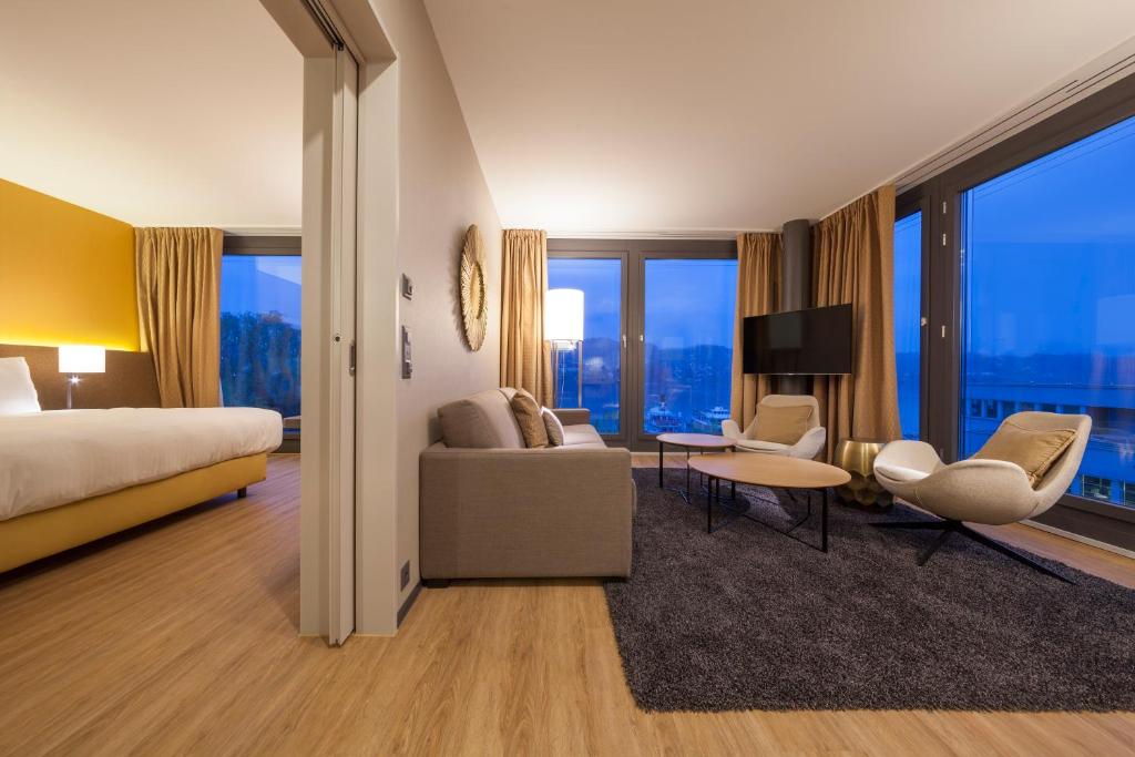 Сьюит (Suite - Lakeside) отеля Radisson Blu Hotel, Lucerne, Люцерн