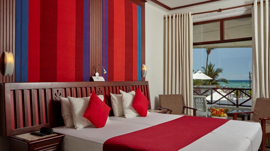 Двухместный (Двухместный номер Делюкс с 1 кроватью) курортного отеля Coral Sands Hotel, Хиккадува