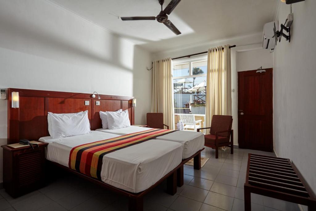 Двухместный (Стандартный двухместный номер с 1 кроватью) курортного отеля Coral Sands Hotel, Хиккадува
