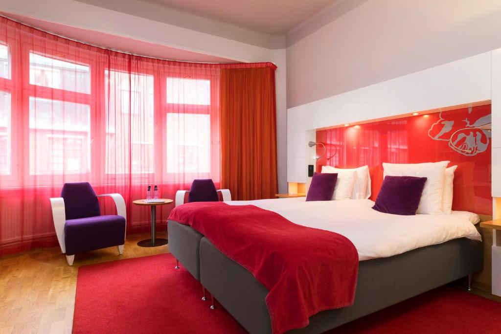 Двухместный (Улучшенный двухместный номер с 2 отдельными кроватями) отеля Hotel Riddargatan, Стокгольм