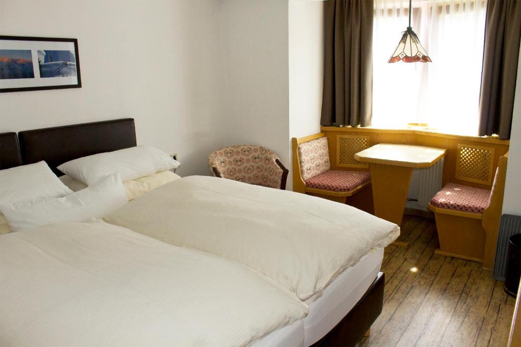Двухместный (Двухместный номер эконом-класса с 1 кроватью) отеля Alpenhotel Tirolerhof, Нойштифт