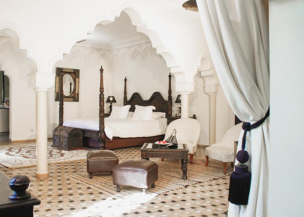 Двухместный (Номер с кроватью размера «king-size» и видом на бассейн) отеля Demeures d'Orient Riad de Luxe & Spa, Марракеш
