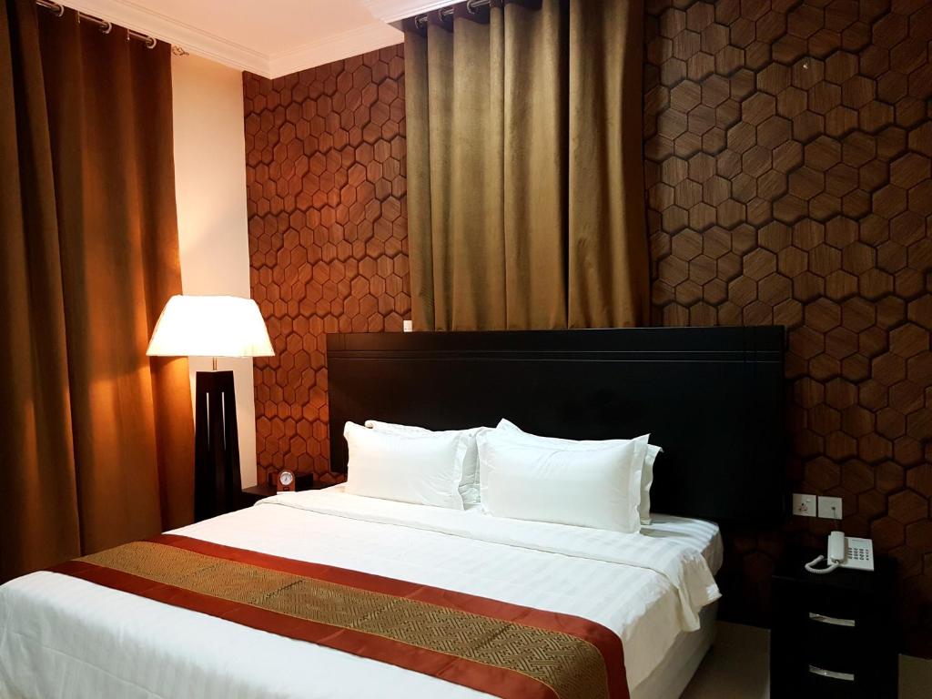 Двухместный (Стандартный номер с кроватью размера «king-size») отеля Tanuf Residency Hotel, Низва
