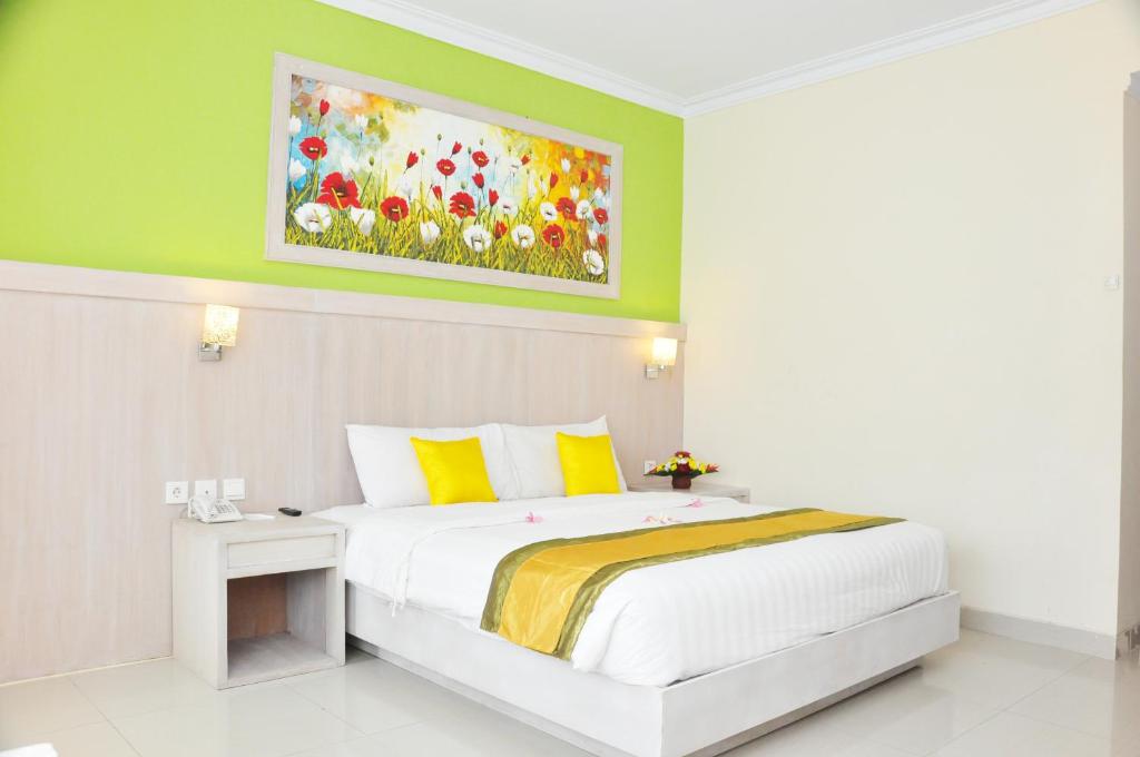 Двухместный (Улучшенный двухместный номер с 1 кроватью) отеля Puri Saron Denpasar Hotel, Денпасар