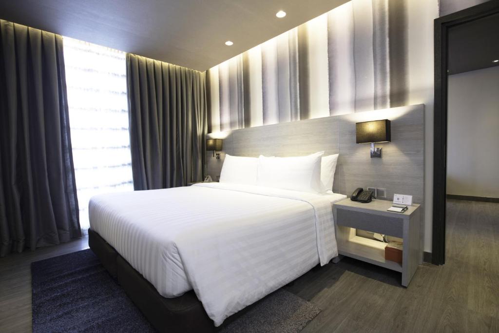 Двухместный (Представительский люкс с 1 спальней) отеля bai Hotel Cebu, Себу