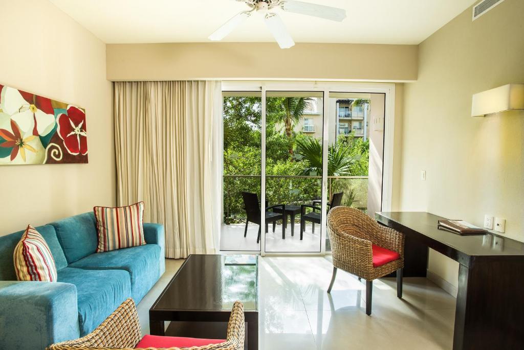 Сьюит (Тариф с завтраком — Полулюкс с кроватью размера «king-size», вид на тропики) курортного отеля Now Jade Riviera Cancun-All Inclusive, Пуэрто-Морелос