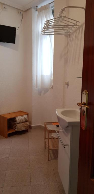 Двухместный (Стандартный двухместный номер с 1 кроватью и общей ванной комнатой) гостевого дома Pension Salamanca, Саламанка (Кастилия и Леон)