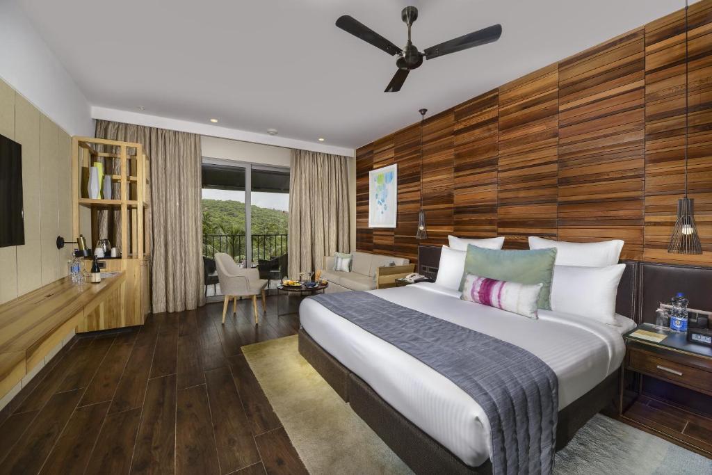 Двухместный (Роскошный двухместный номер с 2 отдельными кроватями) отеля Novotel Goa Shrem Hotel, Кандолим