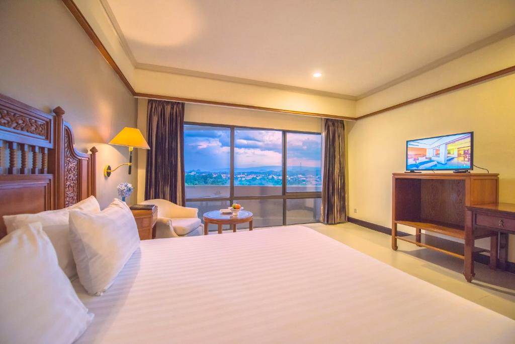 Двухместный (Номер Делюкс с кроватью размера «king-size») отеля Loei Palace, Лей