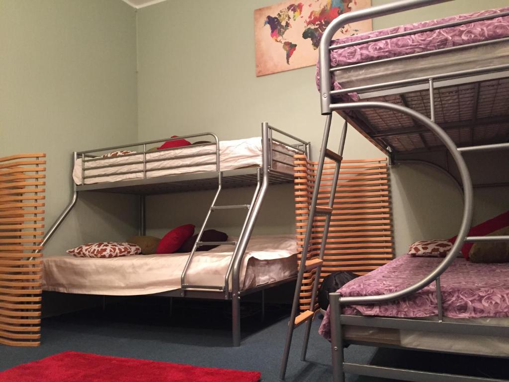 Номер (Спальное место на двухъярусной кровати в общем номере для мужчин и женщин) хостела Freedom65 Hostel and Caravan, Таллин