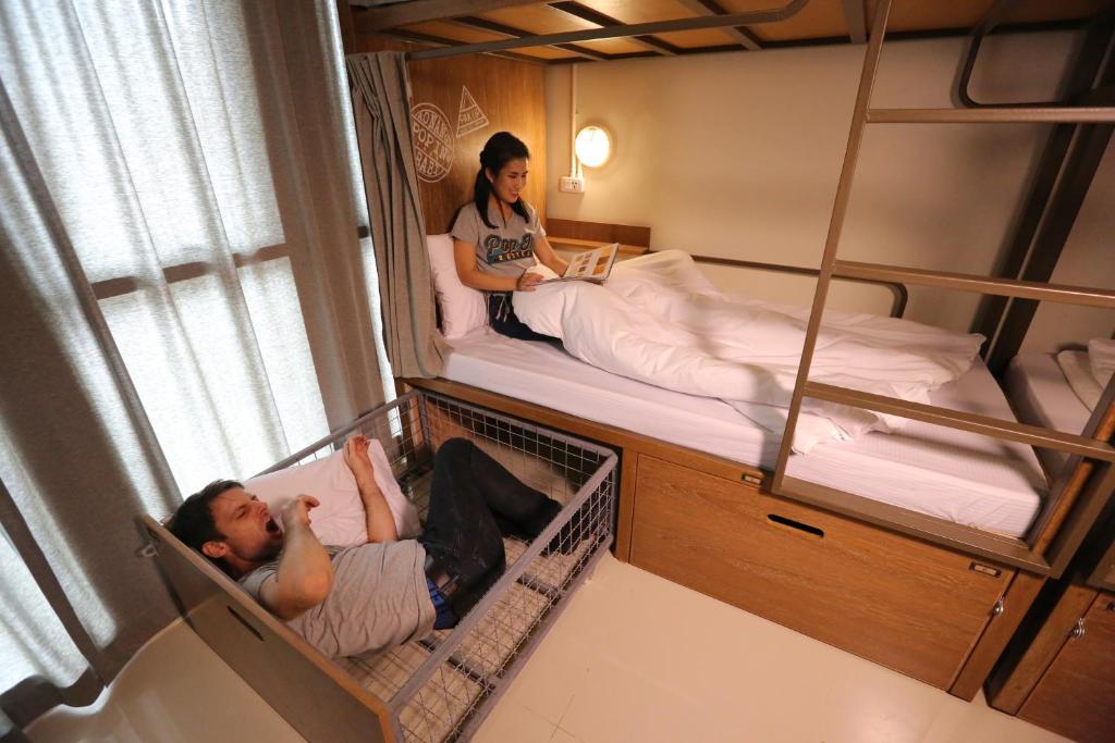 Номер (Кровать в общем 8-местном номере для мужчин и женщин) хостела Pop-In Hostel, Краби