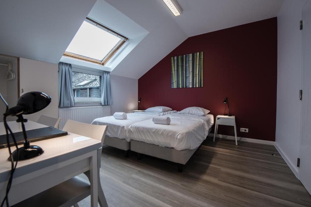 Двухместный (Двухместный номер с 2 отдельными кроватями - Подходит для гостей с ограниченными физическими возможностями) хостела Auberge des 3 Fontaines, Брюссель