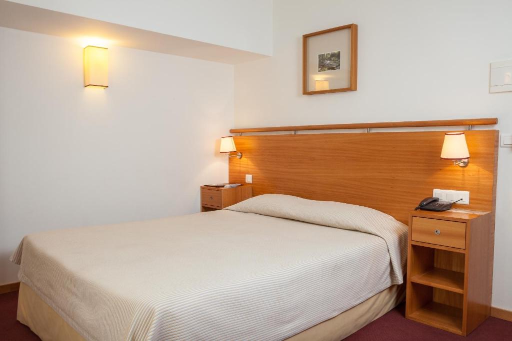 Двухместный (Двухместный номер с 1 кроватью или 2 отдельными кроватями и дополнительной кроватью) отеля Hotel do Lago, Брага