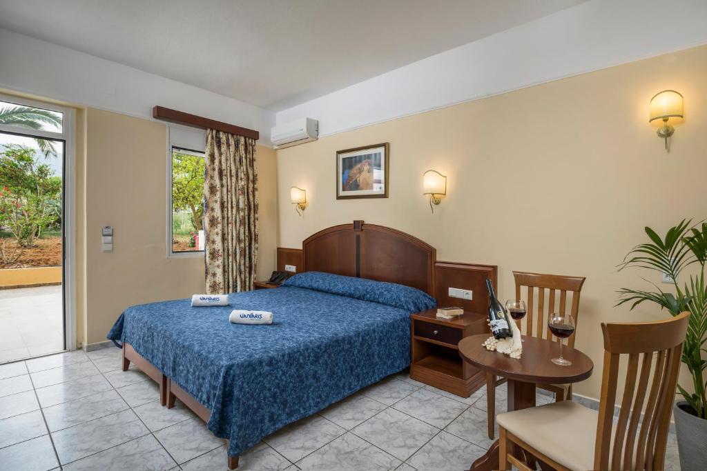 Двухместный (Двухместный номер с 1 кроватью или 2 отдельными кроватями, вид на горы) апарт-отеля Vantaris Garden, Георгиуполис