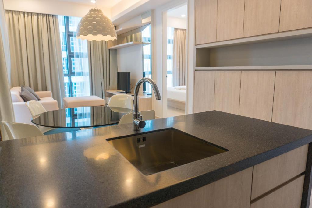 Сьюит (Представительский люкс с кроватью размера 