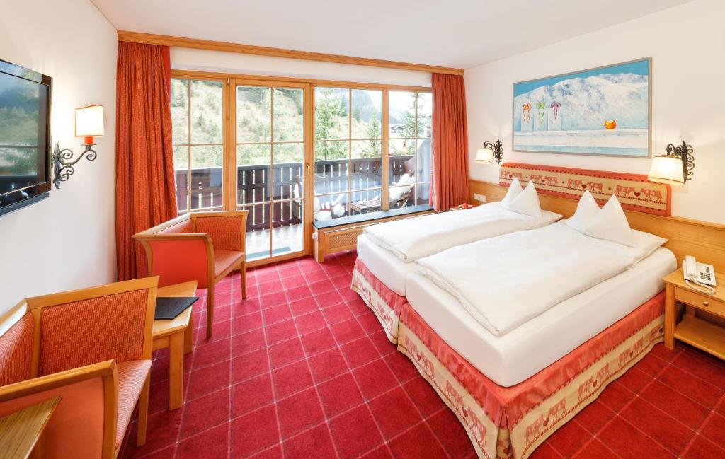 Двухместный (Стандартный двухместный номер с 1 кроватью и балконом) отеля Hotel Lech & Residenz Chesa Rosa, Лех