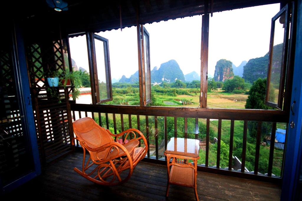 Двухместный (Номер с кроватью размера «king-size» и видом на горы), Yangshuo For Love Inn