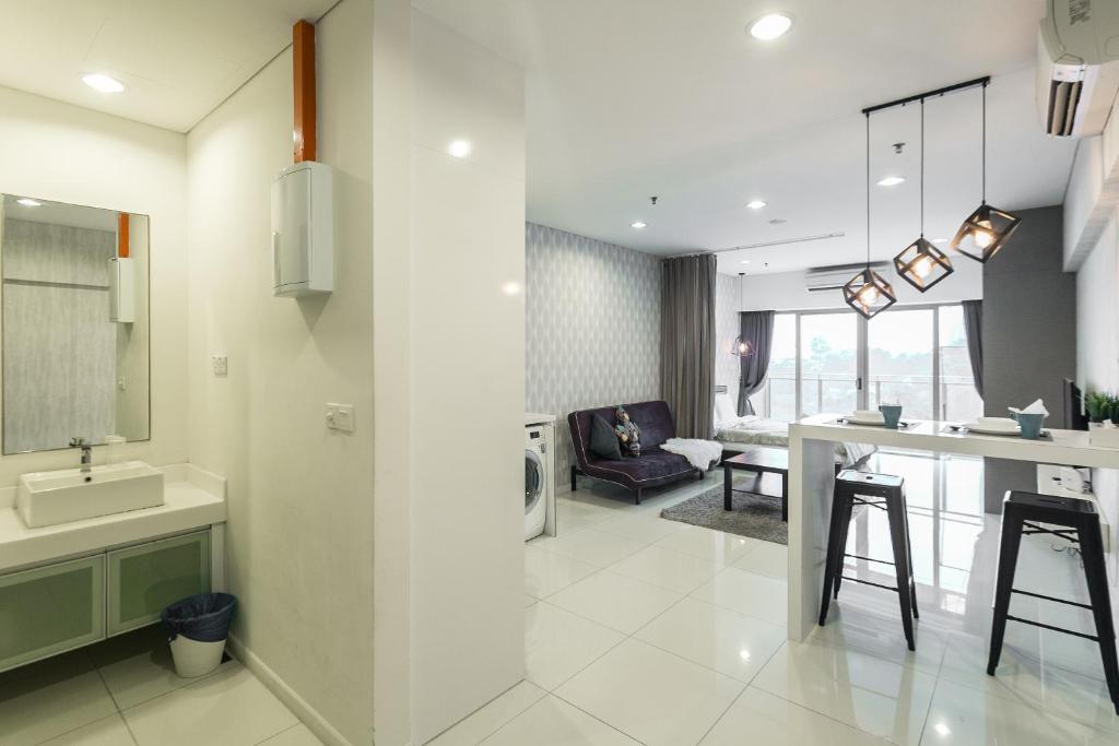 Апартаменты (Апартаменты-студио) апартамента Mercu Summer Suite - Little Penguin, Куала-Лумпур