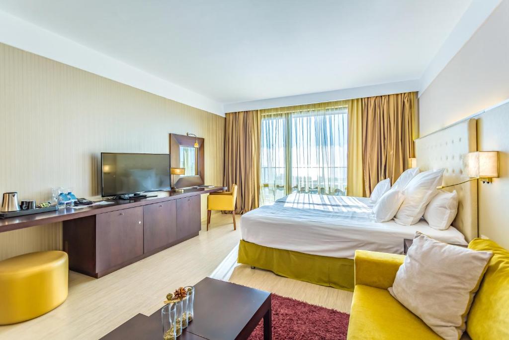 Двухместный (Двухместный номер Делюкс с 1 кроватью или 2 отдельными кроватями) курортного отеля Barceló Royal Beach, Солнечный Берег