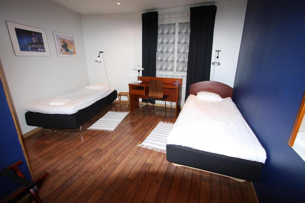 Двухместный (Двухместный номер с 2 отдельными кроватями и общей ванной комнатой) отеля Hotell Linnéa, Люнгбю