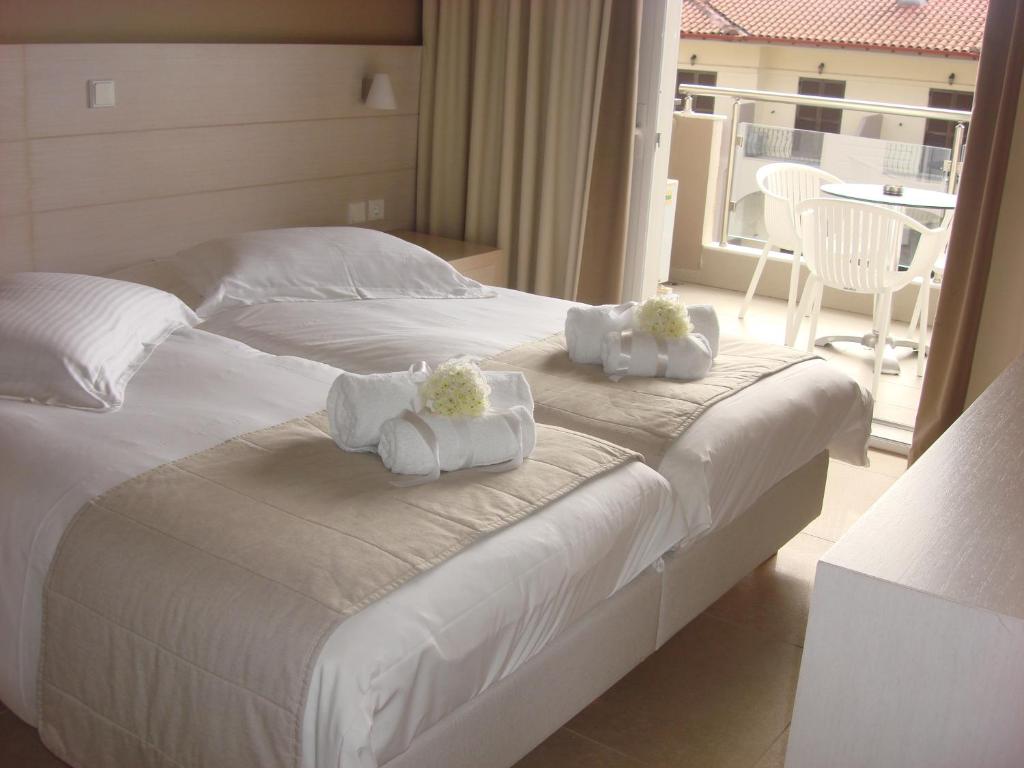 Двухместный (Улучшенный двухместный номер с 2 отдельными кроватями) отеля Siviris Golden Beach, Сиври