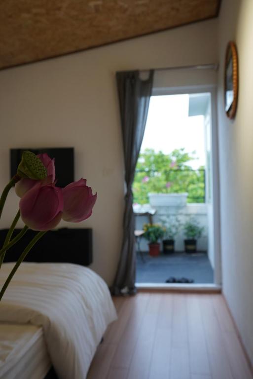 Апартаменты (Апартаменты с террасой), Elegant Studio Yet Kieu