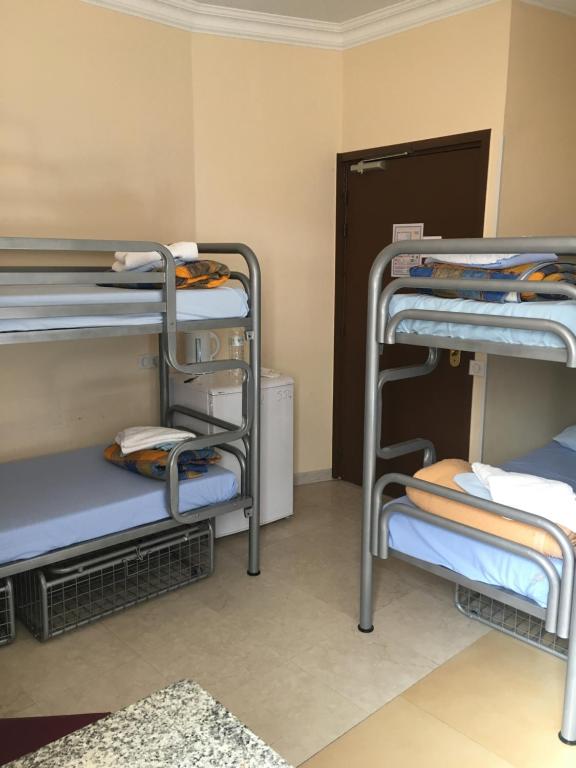 Номер (Кровать в общем 6-местном номере для мужчин и женщин) хостела Antares hostel, Ницца