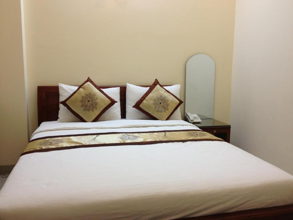 Двухместный (Улучшенный двухместный номер с 1 кроватью) отеля Hong Tuoi Hotel, Хошимин