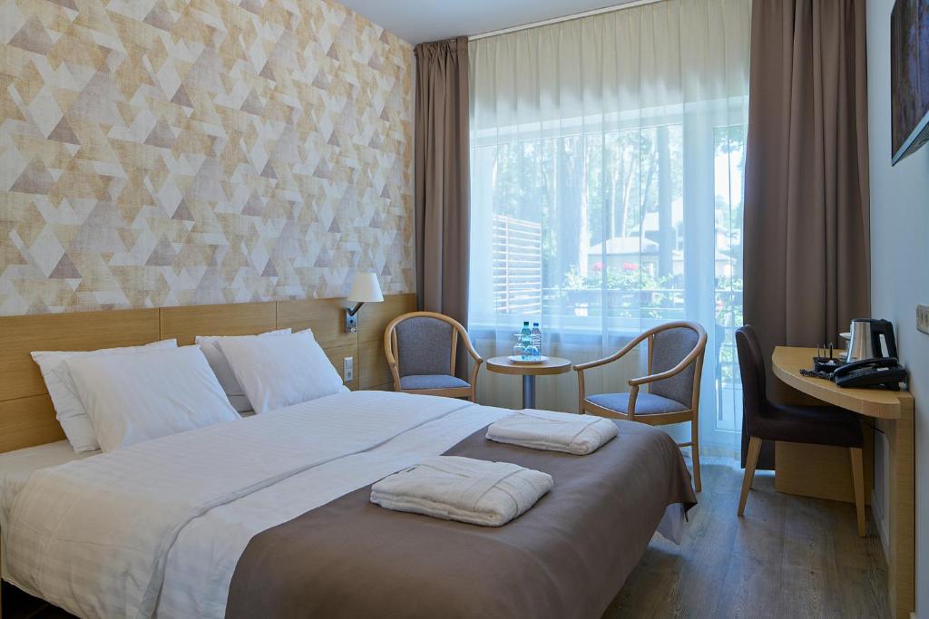 Двухместный (Улучшенный двухместный номер с 1 кроватью или 2 отдельными кроватями и террасой, с доступом в спа-центр) отеля Amber Sea Hotel & Spa, Юрмала