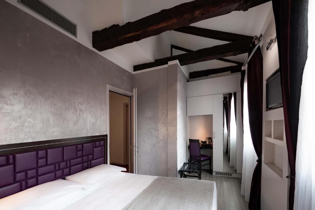 Двухместный (Классический двухместный номер с 1 кроватью - Дополнительное здание) отеля Hotel Paganelli, Венеция