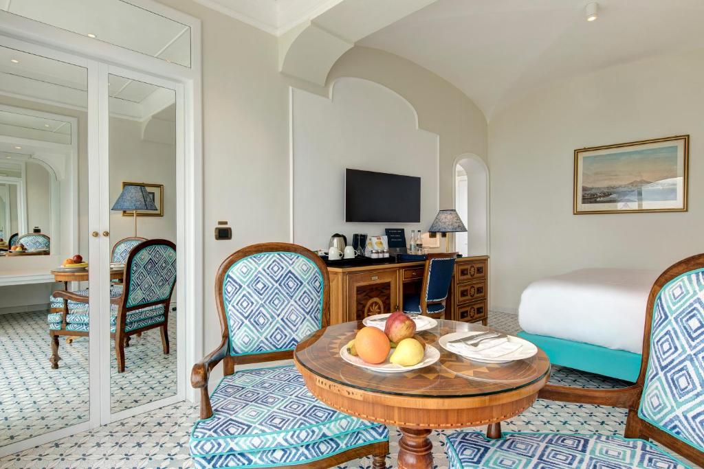 Двухместный (Двухместный номер «Премьер» с 1 кроватью или 2 отдельными кроватями) отеля Grand Hotel Royal, Сорренто
