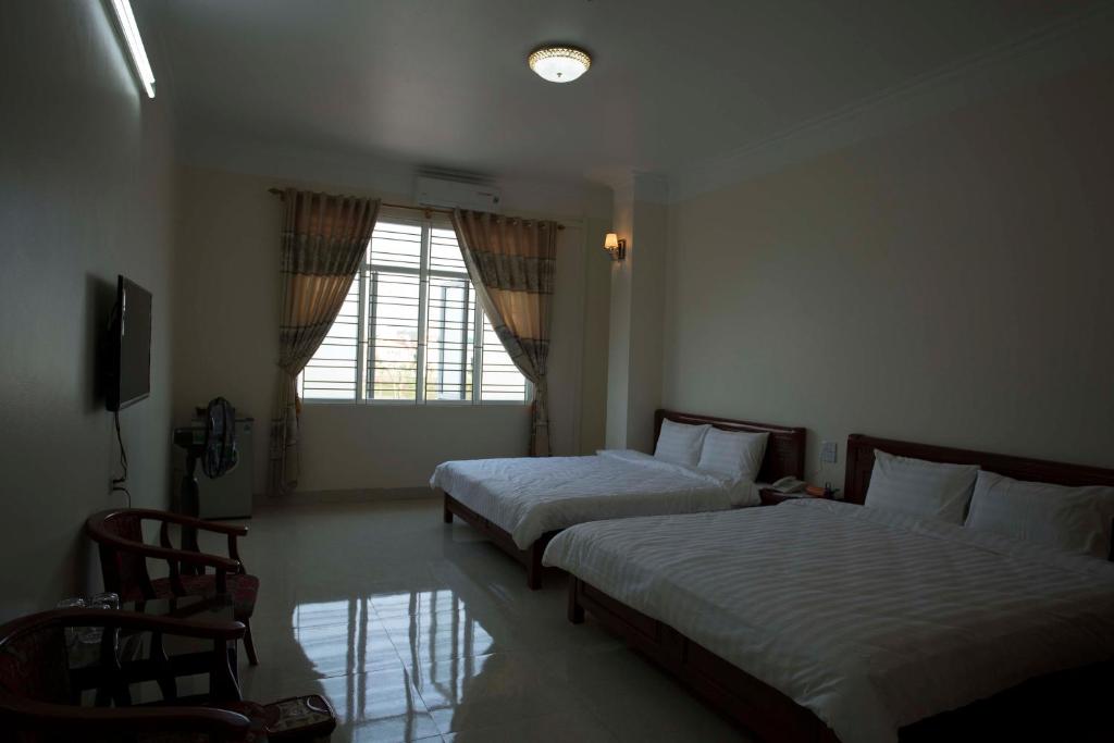 Четырехместный (Номер с 2 кроватями размера «king-size») отеля Đại Thành Hotel, Халонг