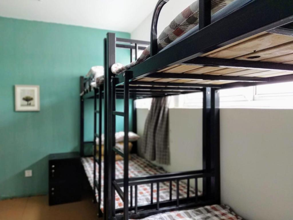 Номер (Спальное место на двухъярусной кровати в общем номере для мужчин) семейного отеля Loving Chengdu Youth Hostel, Чэнду