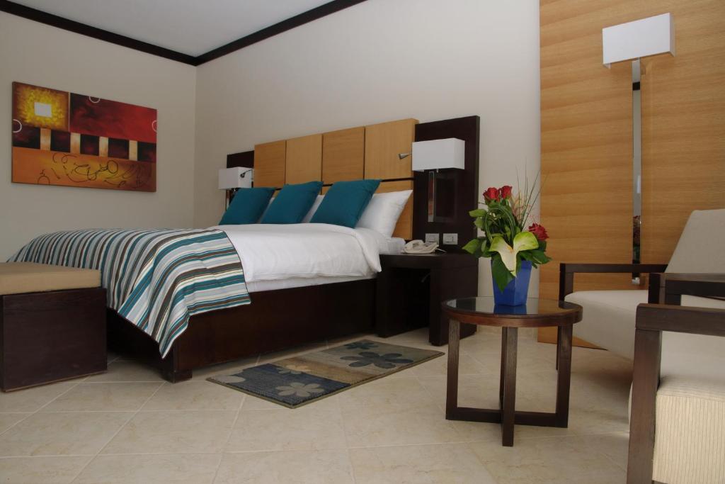 Двухместный (Улучшенный номер с видом на бассейн) курортного отеля Cleopatra Luxury Resort Sharm El Sheikh, Шарм-эль-Шейх