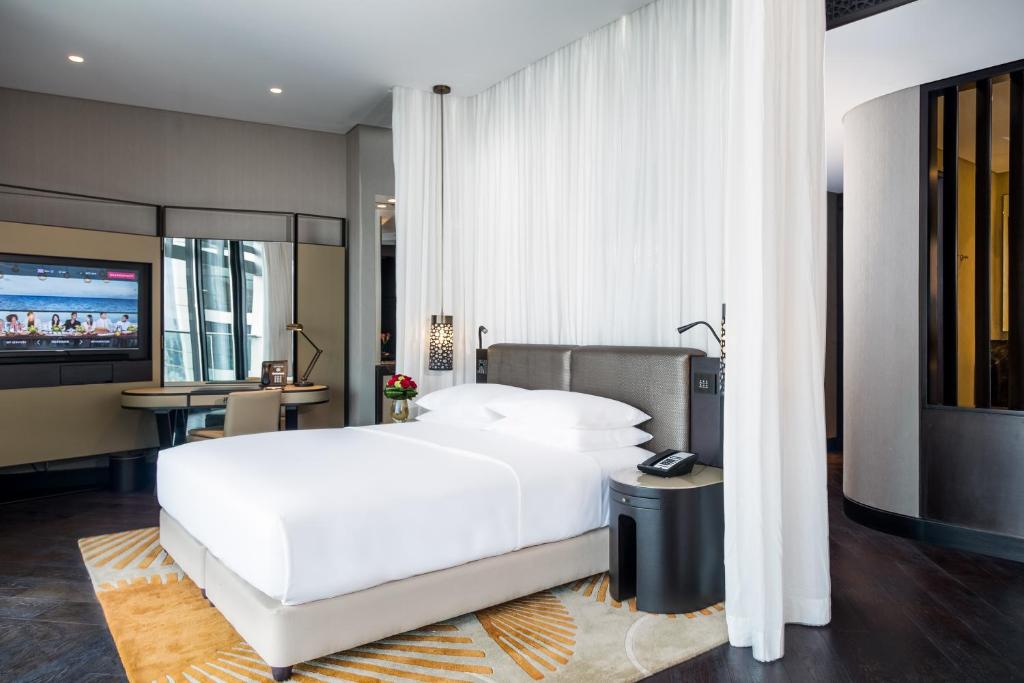 Двухместный (Номер Делюкс с кроватью размера «king-size») отеля Grand Hyatt Abu Dhabi Hotel & Residences Emirates Pearl, Абу-Даби