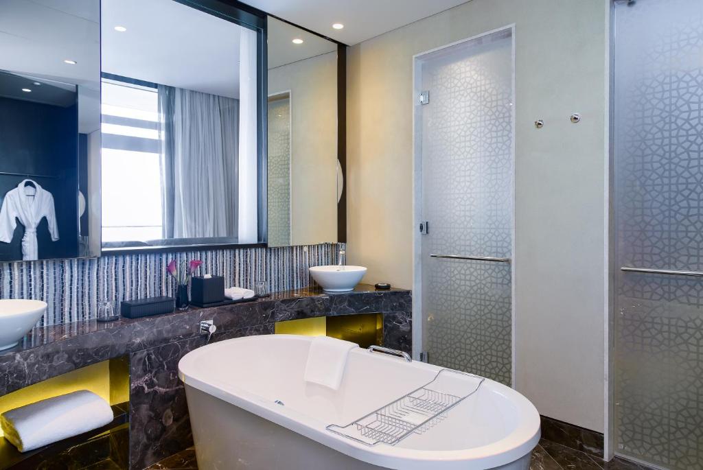 Двухместный (Улучшенный номер с кроватью размера «king-size» - Клубный доступ) отеля Grand Hyatt Abu Dhabi Hotel & Residences Emirates Pearl, Абу-Даби