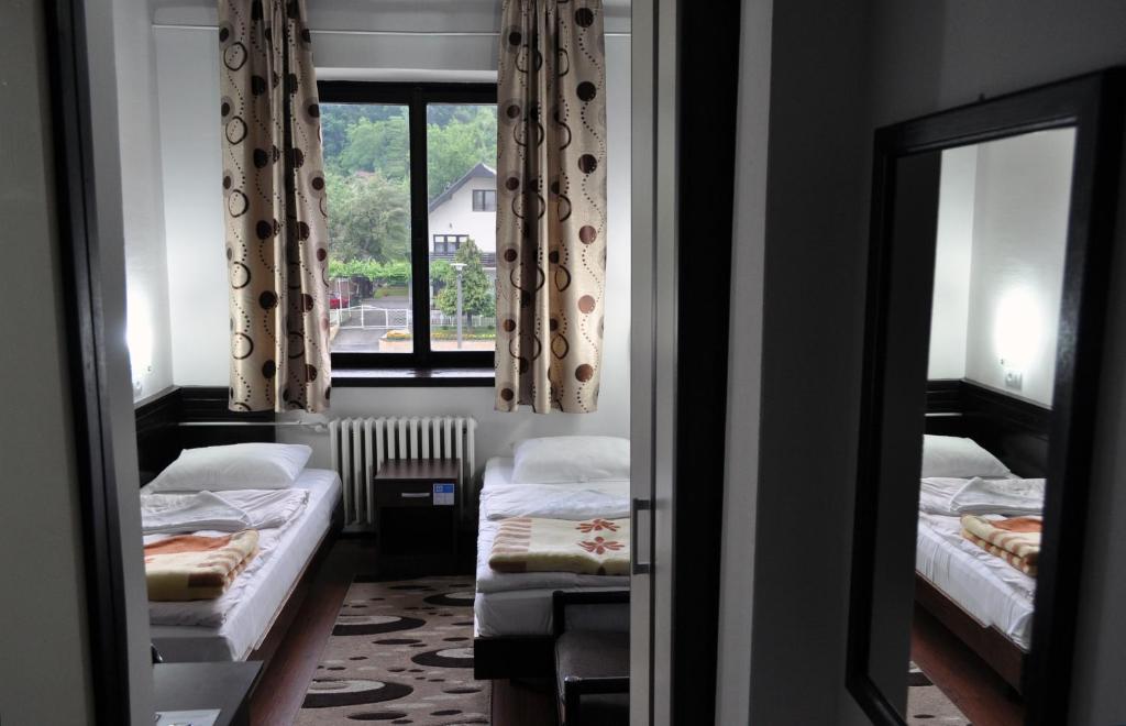 Двухместный (Бюджетный двухместный номер с 2 отдельными кроватями) отеля Hotel Komovi, Плав