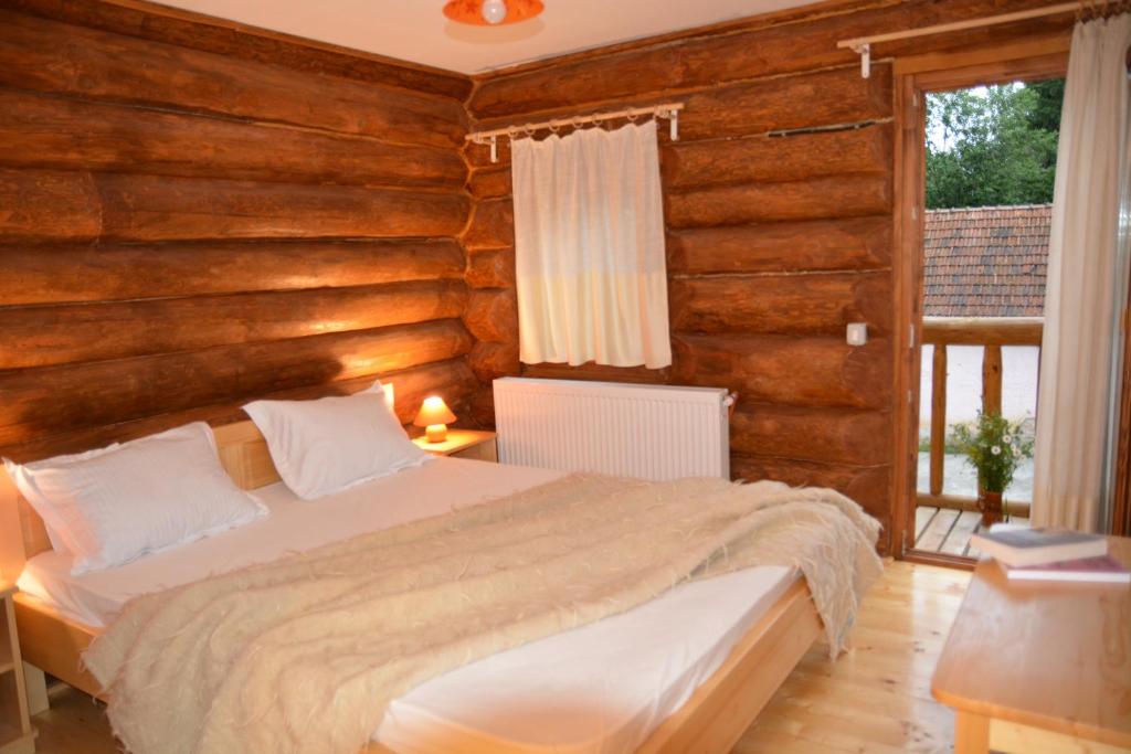 Двухместный (Двухместный номер с 1 кроватью и собственной ванной комнатой) отеля Valea Vistisoarei, Фэгэраш