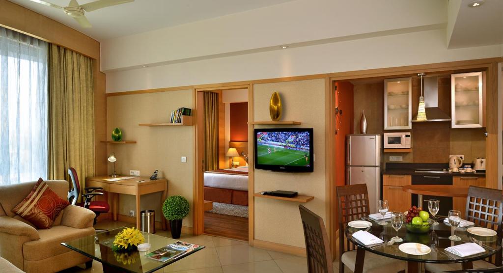 Сьюит (Premier King/Twin Suite), Savoy Suites Manesar