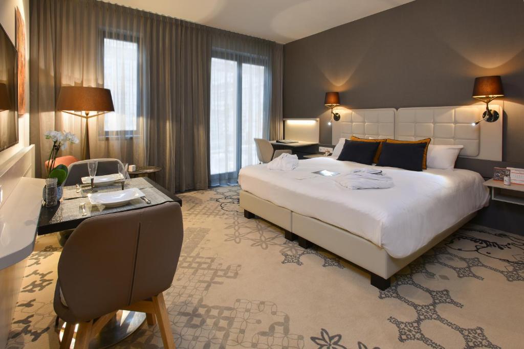 Двухместный (Улучшенный двухместный номер с 1 кроватью) апарт-отеля Martin's All Suites, Ватерлоо
