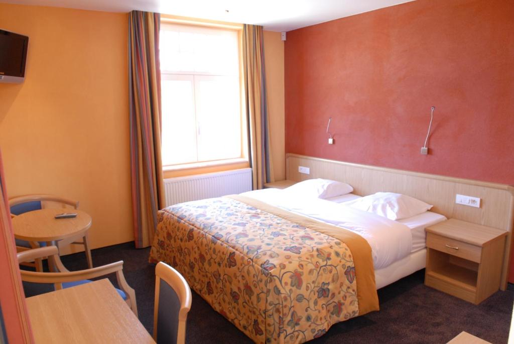 Двухместный (Двухместный номер «Комфорт» с 1 кроватью или 2 отдельными кроватями) отеля Les Tilleuls Hotel, Рандё