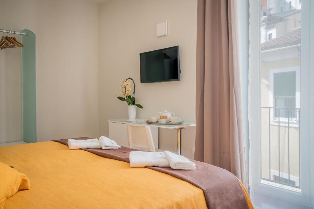 Двухместный (Двухместный номер с 1 кроватью или 2 отдельными кроватями и собственной внешней ванной комнатой) отеля Plaium Montis, Салерно