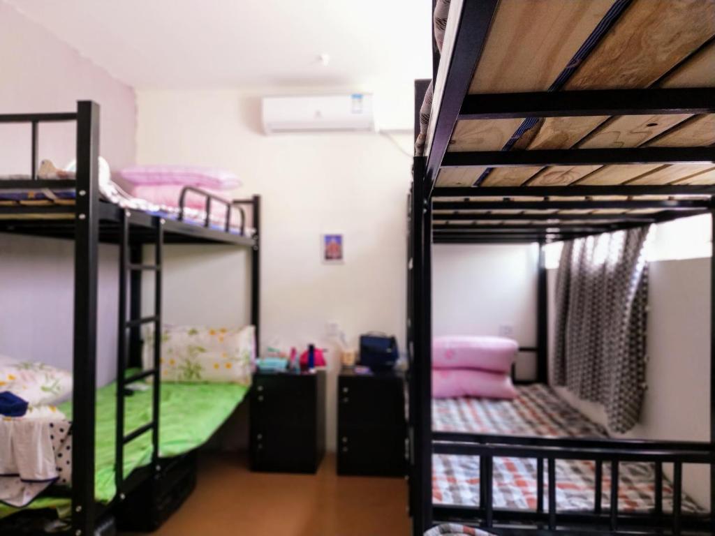 Номер (Кровать в общем 6-местном номере для мужчин и женщин), Loving Chengdu Youth Hostel