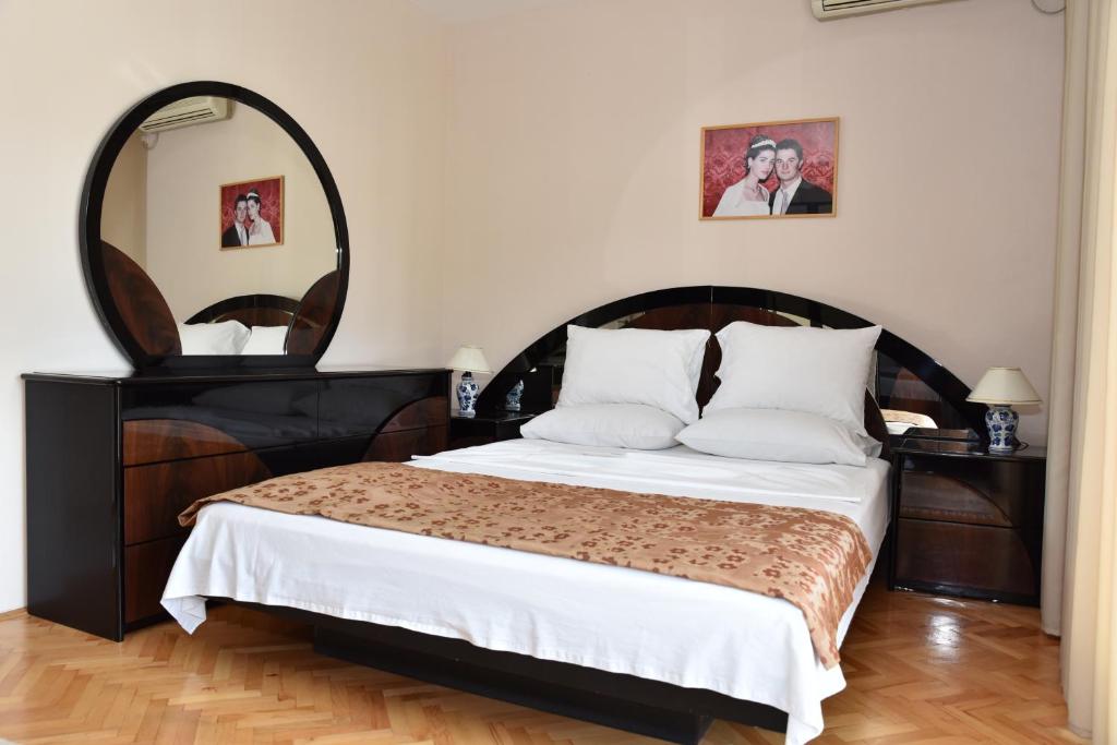 Двухместный (Двухместный номер с 1 кроватью и балконом) гостевого дома Guest House Evropa, Ульцинь