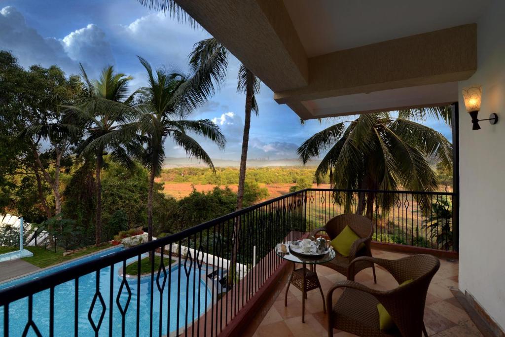 Двухместный (Улучшенный двухместный номер с 2 отдельными кроватями) курортного отеля Golden Tulip Goa, Кандолим