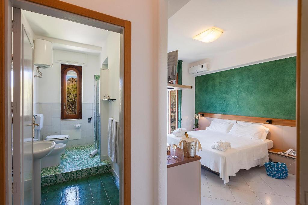 Двухместный (Стандартный двухместный номер с 1 кроватью и скутером) отеля Hotel Orsa Maggiore, Вулкано