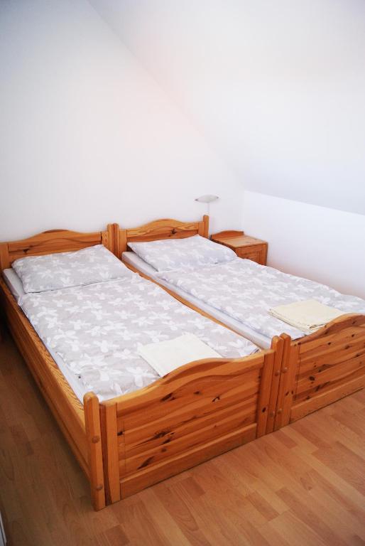 Двухместный (Двухместный номер с 2 отдельными кроватями) гостевого дома Szanyi Vendégház, Хедькё