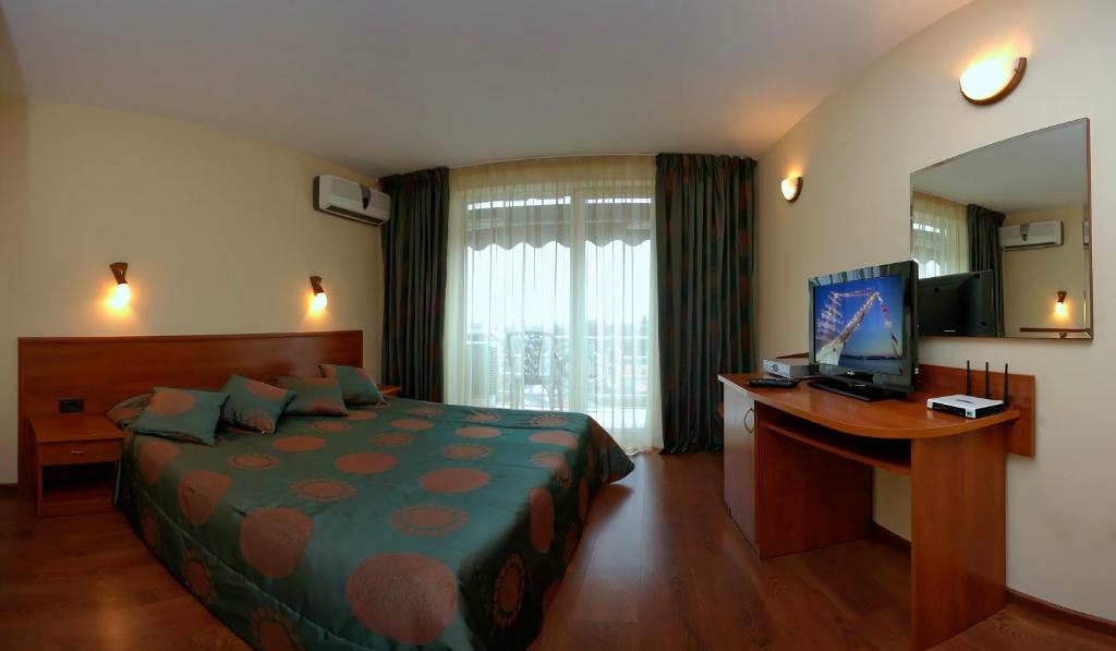 Двухместный (Двухместный номер Делюкс с 2 отдельными кроватями и балконом) отеля Hotel Kabakum, Золотые Пески