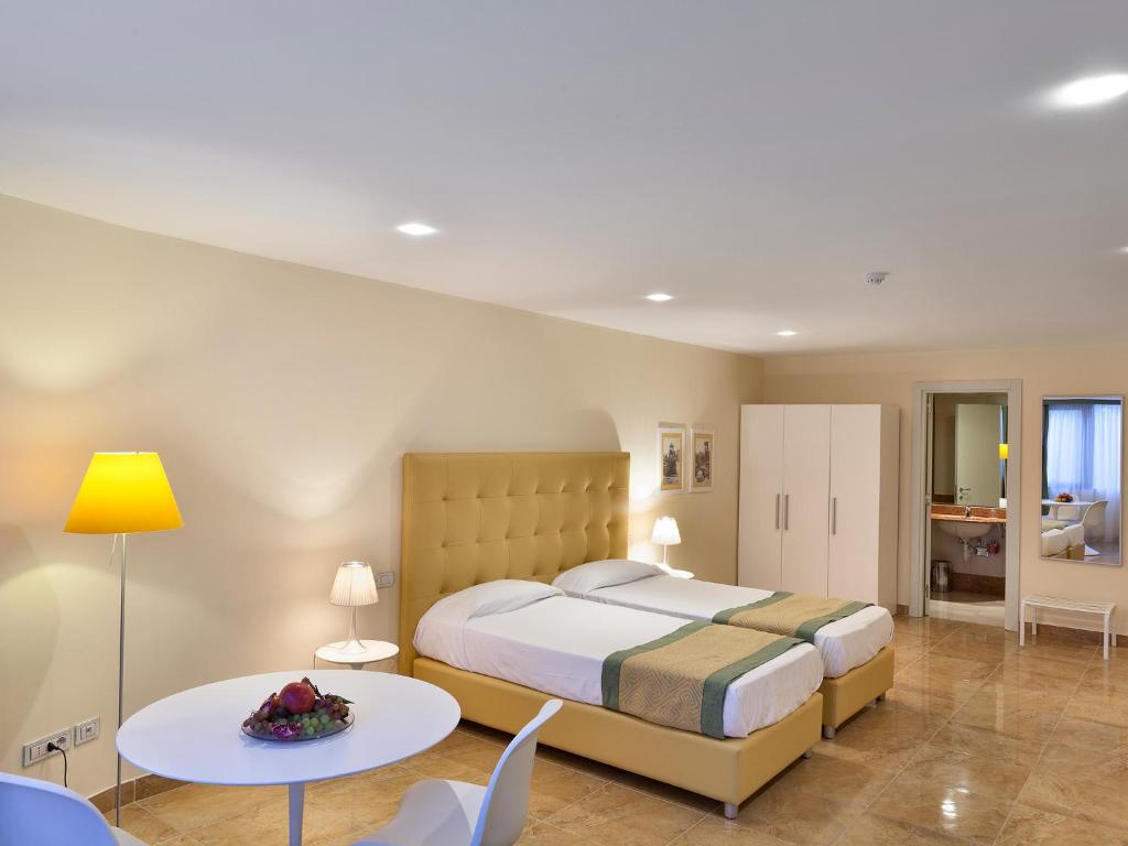 Двухместный (Улучшенный двухместный номер с 1 кроватью или 2 отдельными кроватями) отеля Mercure Villa Romanazzi Carducci, Бари