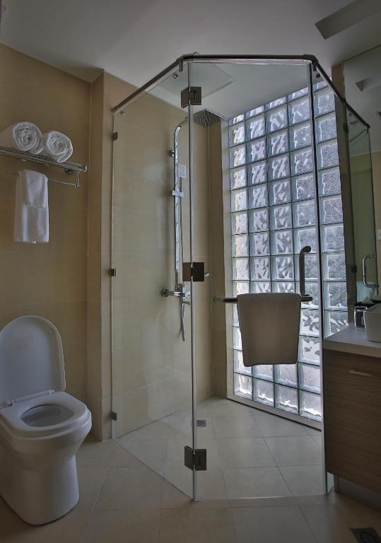 Сьюит (Специальное предложение - Люкс с 1 спальней) отеля Valero Grand Suites by Swiss-Belhotel, Манила